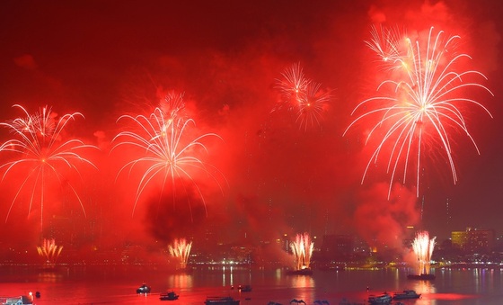 Queima de fogos de artifício em festa de réveillon - Foto: GOLFX/Shutterstock.com Queima de fogos de artifício em festa de réveillon - Foto: GOLFX/Shutterstock.com