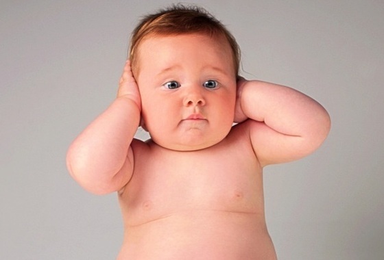 barulhos podem trazer riscos a audição das crianças - Foto: thinkstock