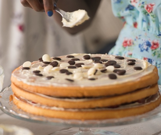 Preparação de um bolo de festa - Fotos: Milles Studio/ShutterStock.com Preparação de um bolo de festa - Fotos: Milles Studio/ShutterStock.com